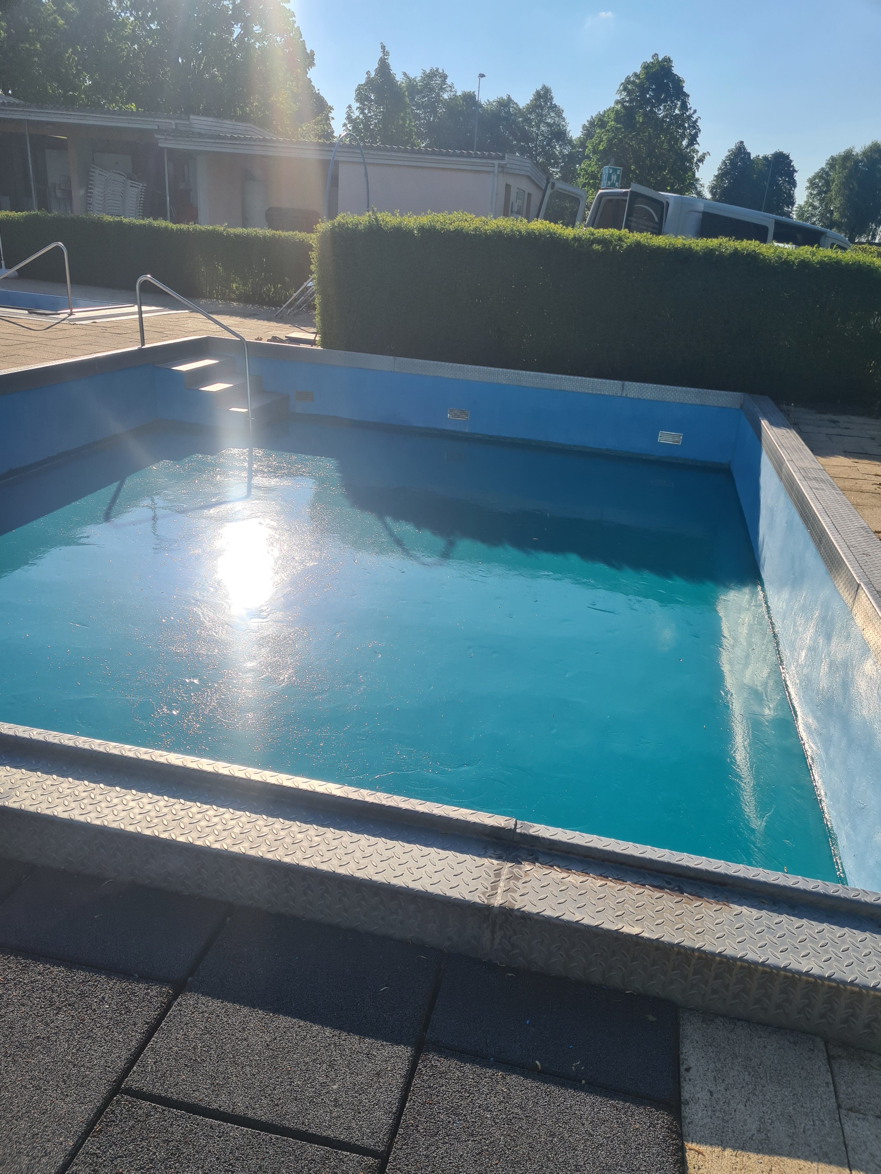 1_Neue Beschichtung fur das Freibad in Hauerz 6