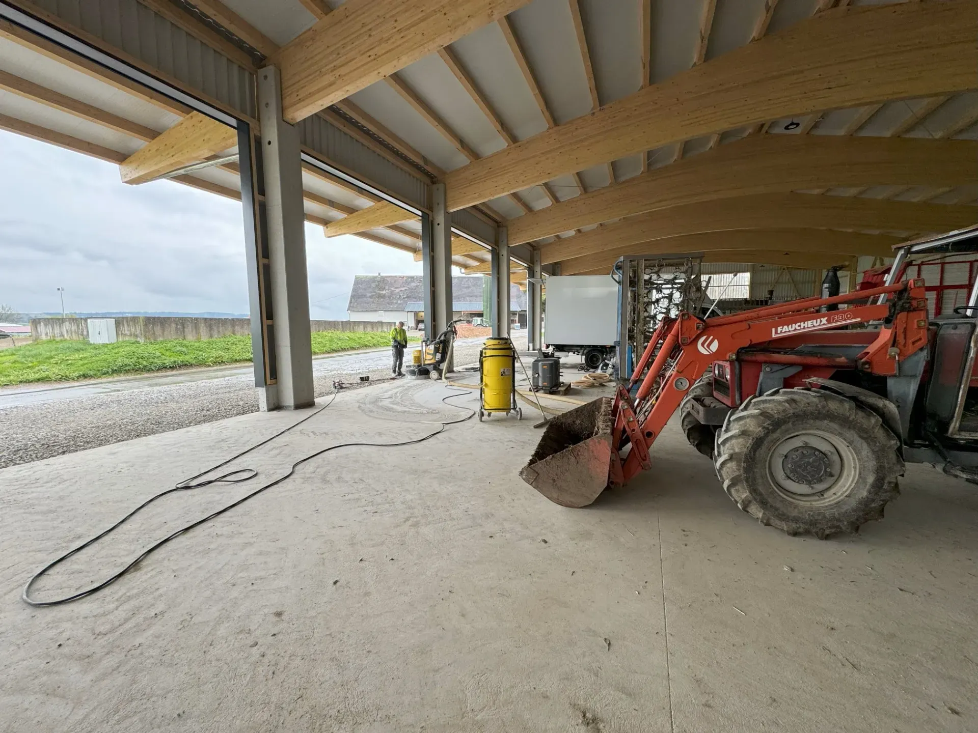 Maschinenhalle_Regenflaeche_abschleifen_5
