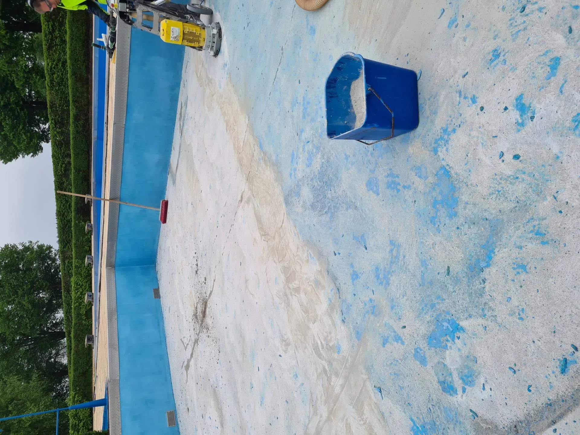 Neue_Beschichtung_fuer_das_Freibad in Hauerz10